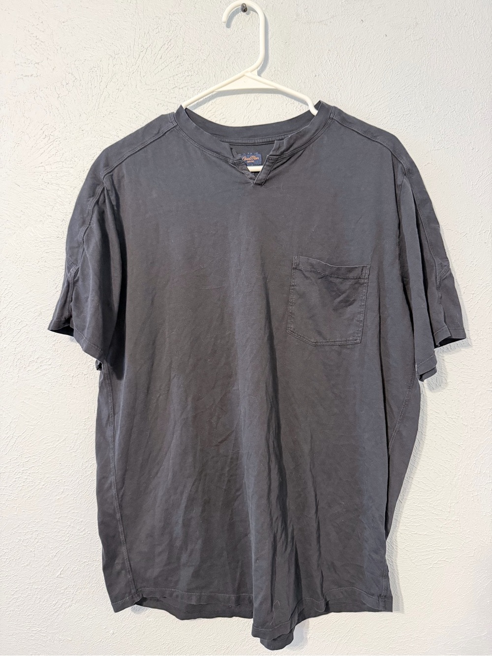 Good Man Brand Short-Sleeve Pocket Tee in Charcoal Gray